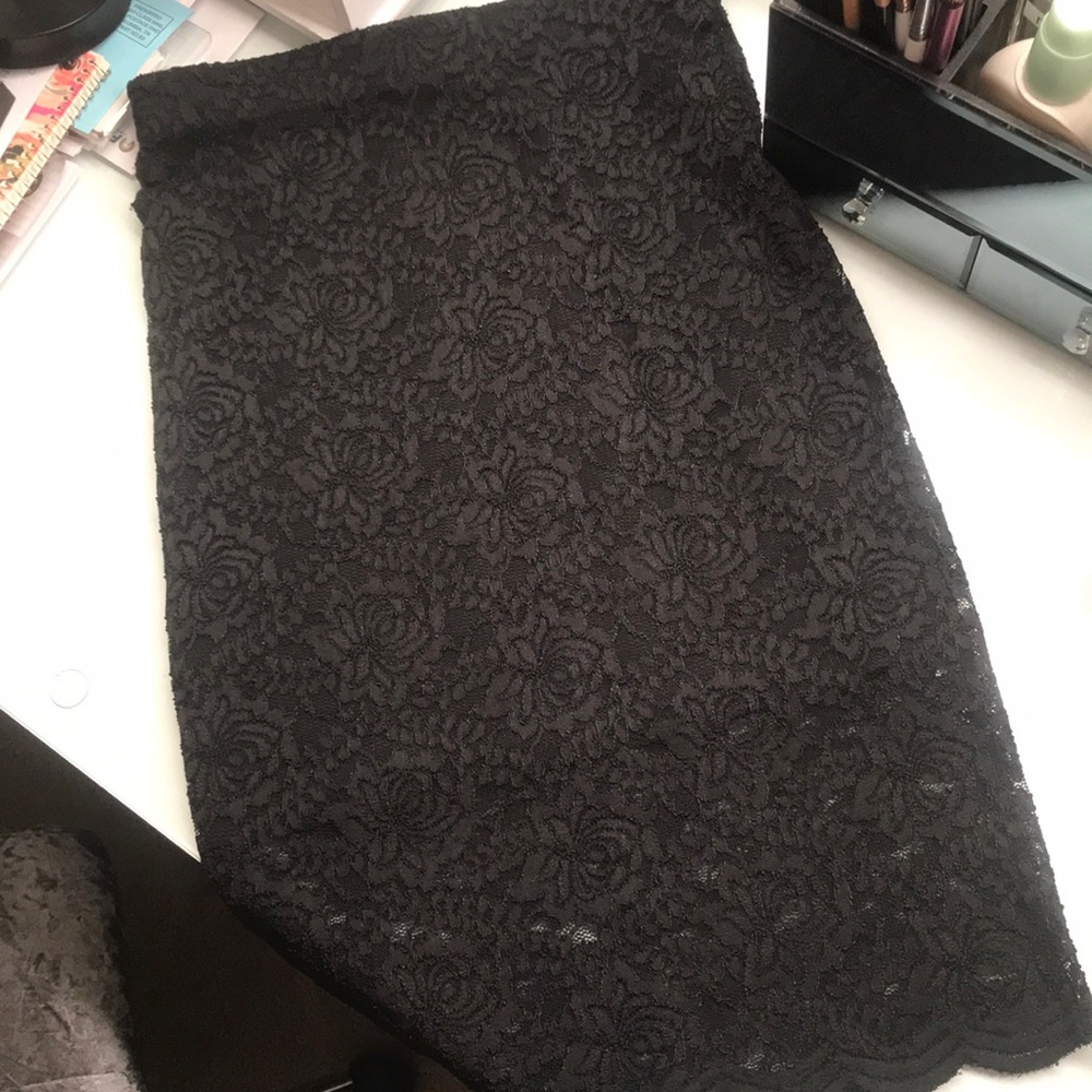 Forever 21 Black lace skirt